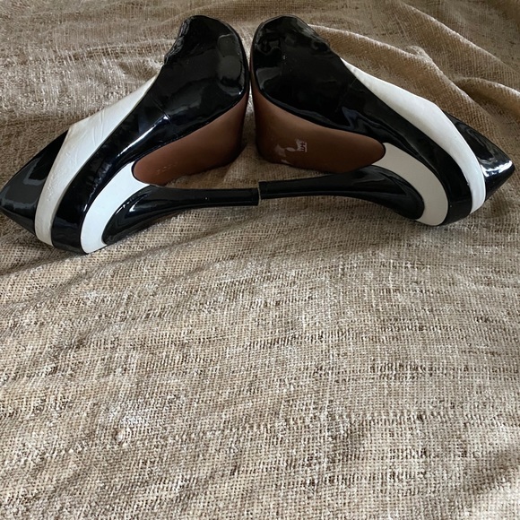BCBG Black and white heels - Picture 4 of 4